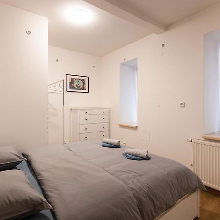 Spacious Apartment In Quiet Courtyard Near Charles Bridge 프라하 외부 사진