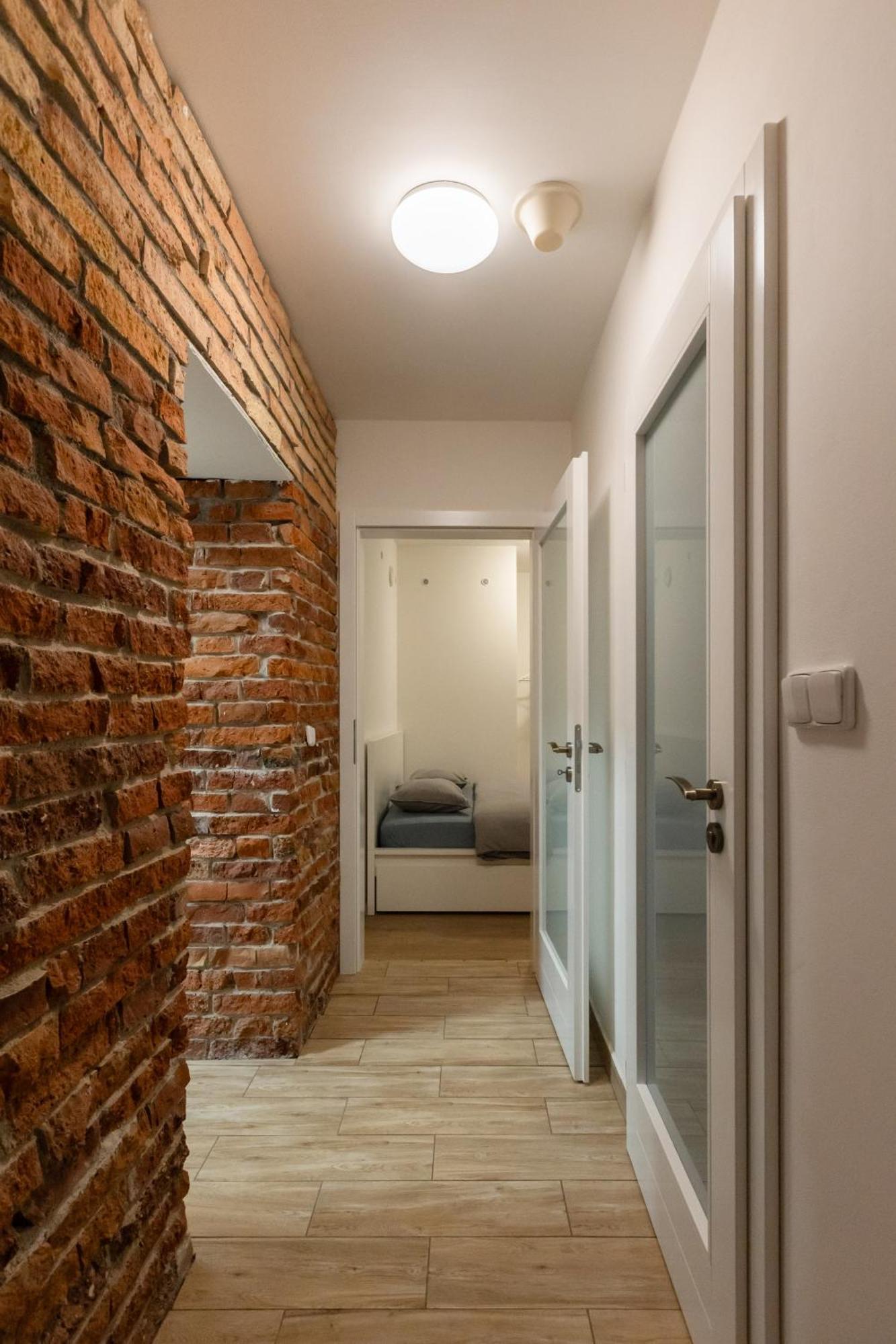 Spacious Apartment In Quiet Courtyard Near Charles Bridge 프라하 외부 사진
